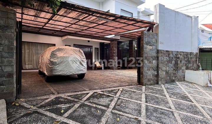Rumah modern asri private pool siap huni di Kebayoran baru