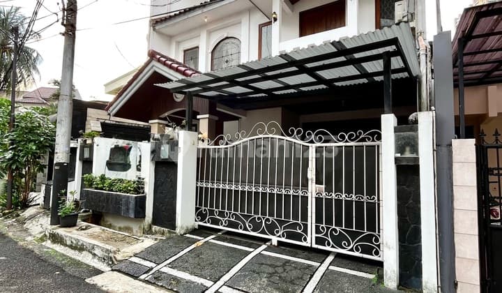 Rumah Asri Jalan Lebar.dkt.taman Siap Huni di Pondok Indah