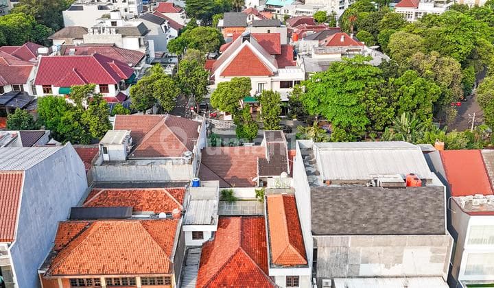 House by the roadside, commercial area near SCBD in Senopati, Kebayoran Baru.