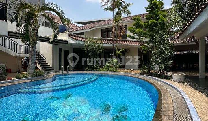 Rumah Asri Terawat Siap Huni Private Pool Di Menteng