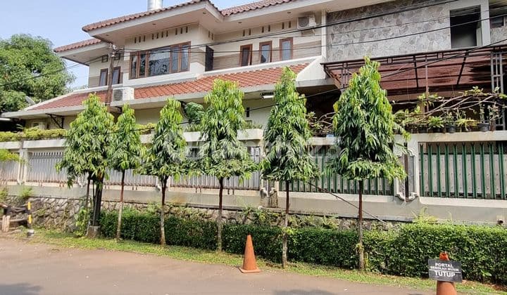 Rumah Asri Luas Posisi Hoek Dlm Komplek Di Bintaro Jaya.sek 2
