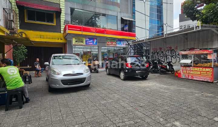 Ruko Gandeng 4 Lantai Di Jln Raya Area Strategis.di Pondok Indah