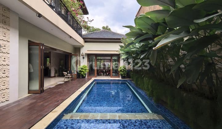 Rumah Memah Bergaya Resort Siap Huni Dlm Cluster di Kemang