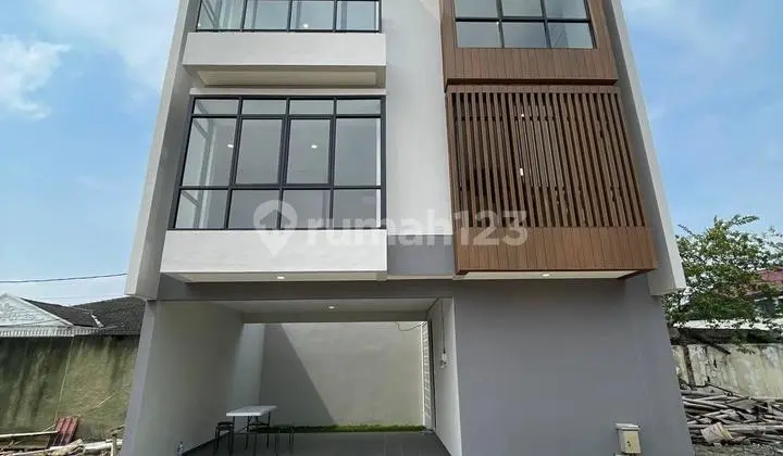 Brand New Design Modern Dlm Town House.di Kemang