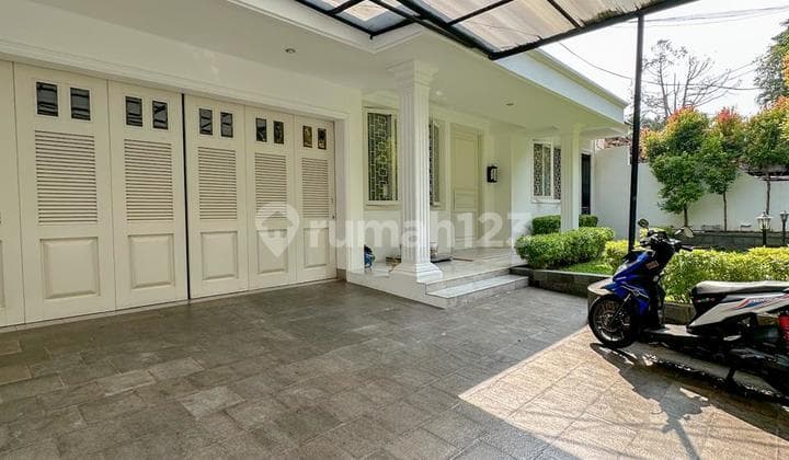 Well-Maintained House Ready to Occupy. Facing Prime Area Senopati Keb Baru Park.