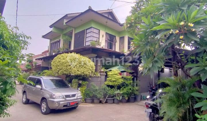 Rumah 2.5 Lantai Di Komplek Pekayon Galaxy Bekasi Dekat Tol Dan L R T