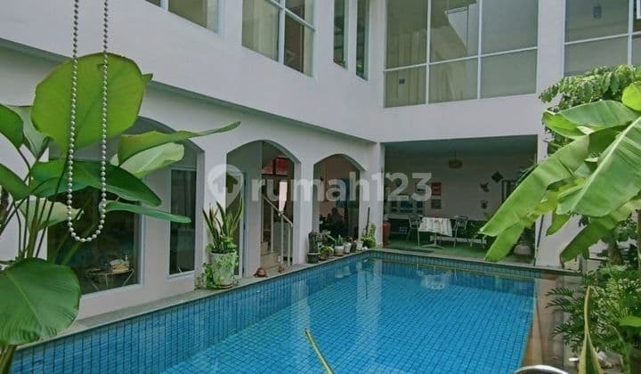 Rumah 3 Lt Dengan Private Pool Di Cipinang Jakarta Timur