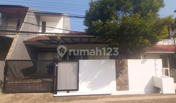 Rumah Bagus 1.5 Lantai Jatibening Bekasi Dekat Tol dan L R T