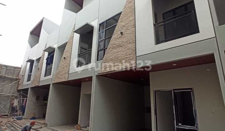 Rumah Siap Huni Cluster 3 Lantai Di Jatinegara Kaum Jakarta Timur Dekat Arion Mall Dan Velodrome