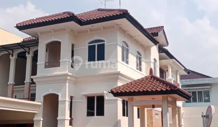 Rumah 2 Lantai Hook Dekat Pusat Perbelanjaan di Bukit Gading Mediterania Kelapa Gading, Jakarta Utara