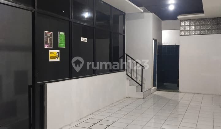 Ruko 3 Lantai Dekat Pusat Perbelanjaan Cocok untuk Usaha di Jalan Raya Pemuda Kranji, Bekasi Utara