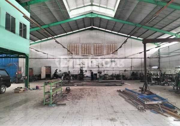 1-Story Factory Ready to Use, Strategic Location and Wide Road Row in Narogong, East Bekasi
