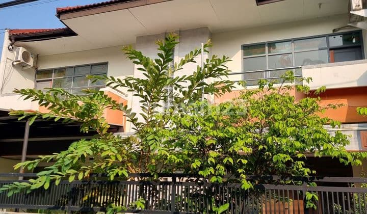 Rumah Di Tengah Kota Sayap Moch Toha