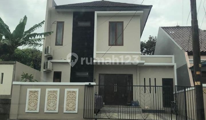 Beautiful strategic house in an elite complex. On TB Simatupang. In a prestigious and lush complex behind the tax office. 2 floors. In South Jakarta.