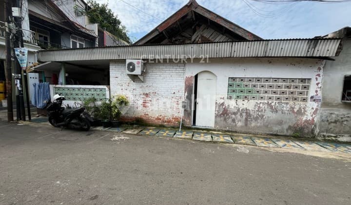 Old House With Strategic Location In Pulogadung