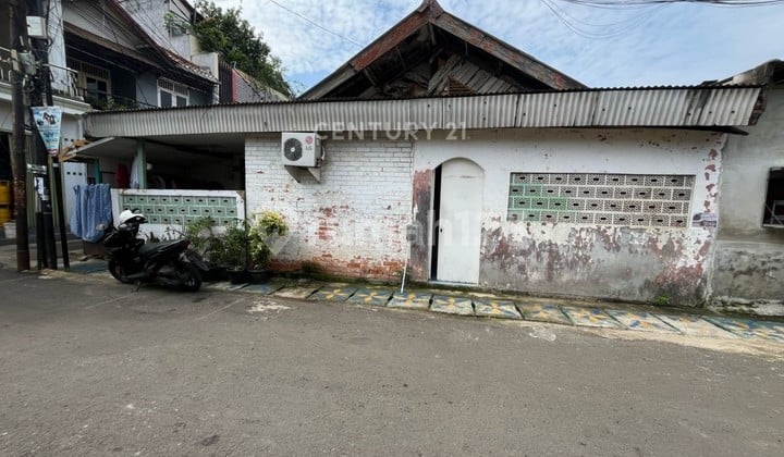 Rumah Lama Dengan Lokasi Strategis Di Pulogadung