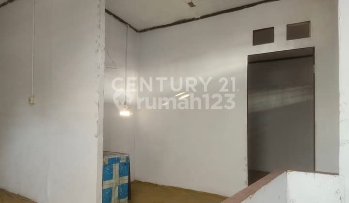 Well-Maintained House Suitable for Boarding and Residence in Pramuka, East Jakarta