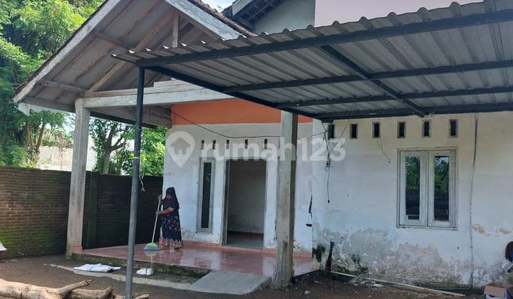 House in Ireng Perluasan Complex Near Jatisela