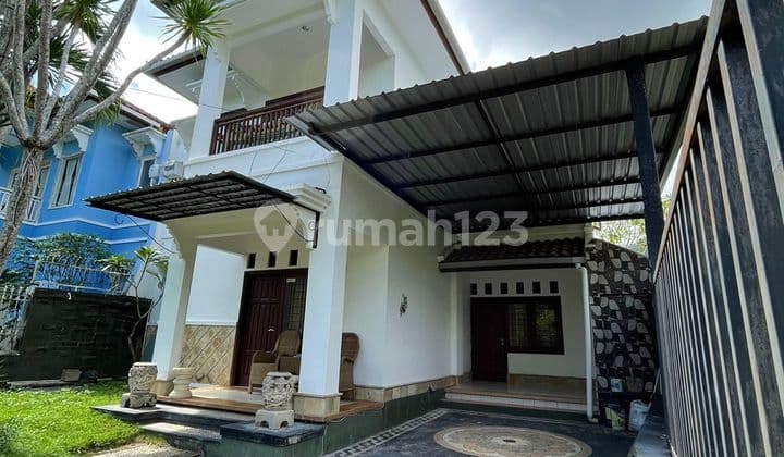 2-story house in the Central Senggigi tourist area