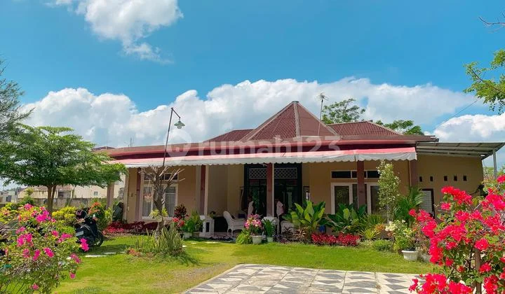 Disewakan Rumah halaman luas di Meninting Batu Layar