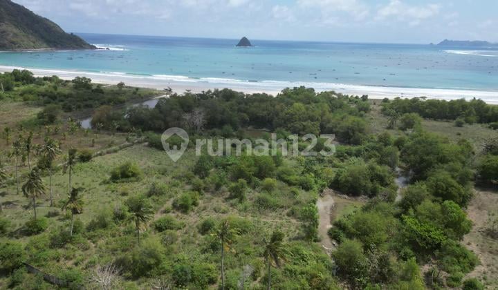 Tanah pinggir pantai beachfront Selong Belanak dekat Kuta Mandalika