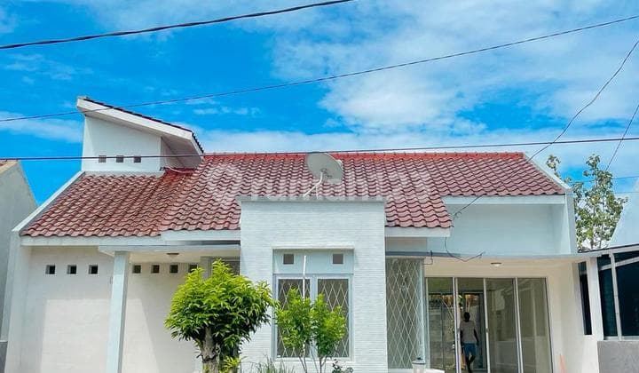Rumah di Kompleks Perumahan Meninting