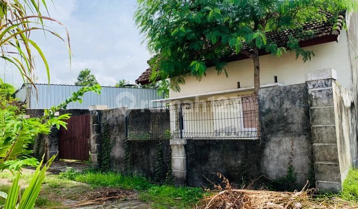 Rumah di Kompleks Perumahan Senteluk Batu Layar