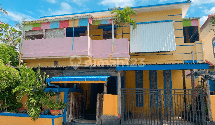 Rumah di kompleks Senggigi square