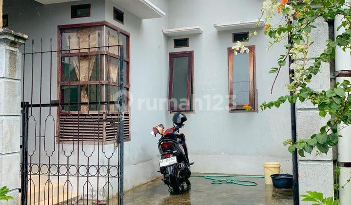 Rumah di kompleks Senteluk batu layar dekat Senggigi