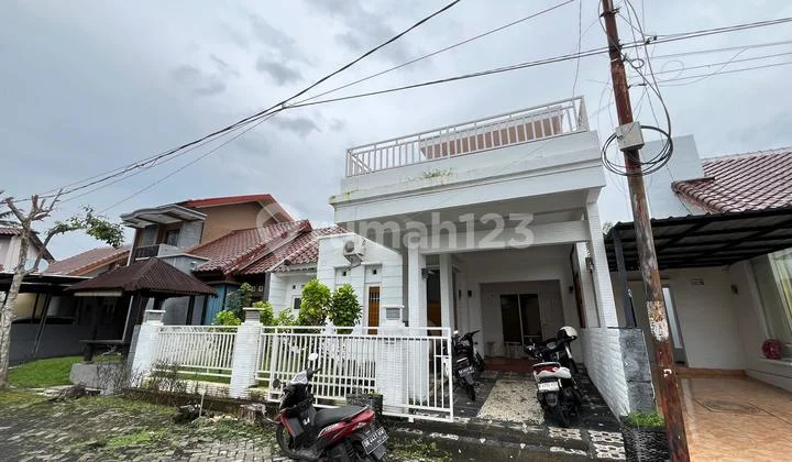 Rumah di kompleks Meninting
