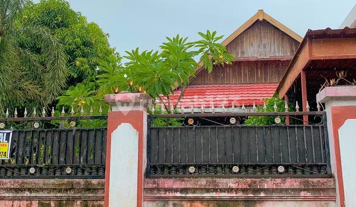 Rumah Dekat Jalan Panjitilar Mataram