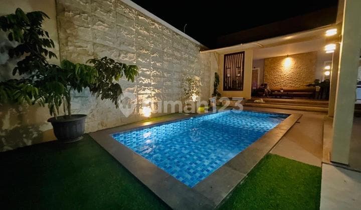 Rumah dengan Kolam Renang Pribadi Dekat Rsud Gerung