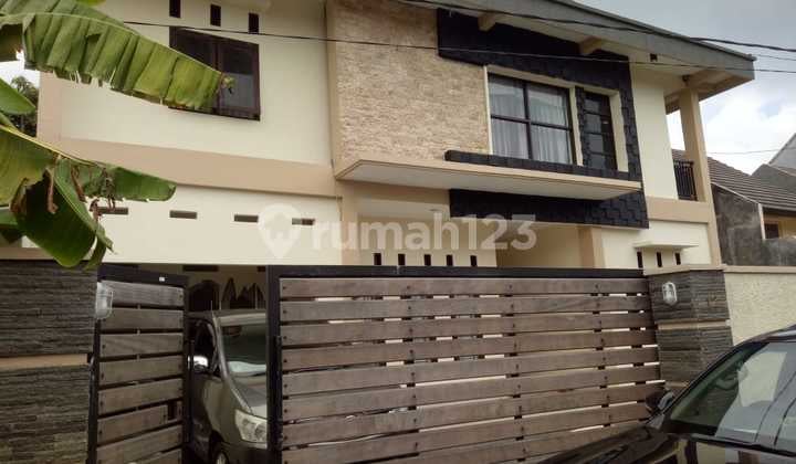 Rumah di Kompleks Tengah Kota Mataram