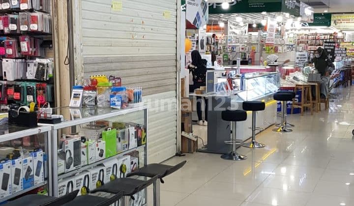 Kios Dengan Posisi Strategis di Dalam Supermall Karawaci