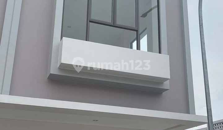 Shop House, 2 Floors Ready to Use in Aniva Grande, Busy Area in Gading Serpong