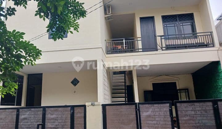 Rumah + Kos"An di Kemang Jakarta Selatan Bebas Banjir Semi Furnished