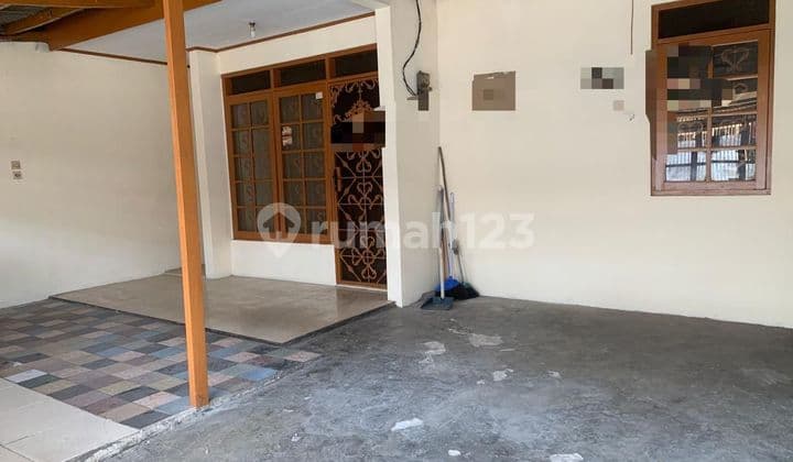 House in Komsabi Baru, West Jakarta, Land Area 128M²