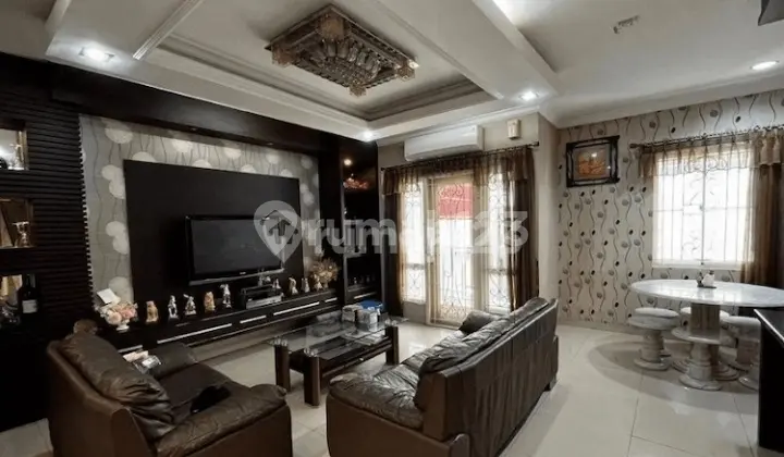 Apartment The Royal Springhill Residence Kemayoran, Area 200M²