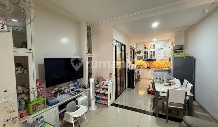 House in Green Lake City, Area 6x18 Semi-Furnished 2.5 Floors, Freehold Title