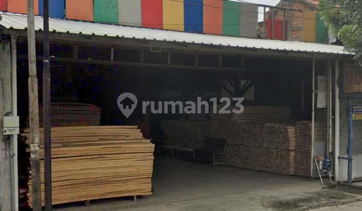 Strategic Warehouse in Klender, East Jakarta, Area 800 m2, HGB (Building Use Rights)