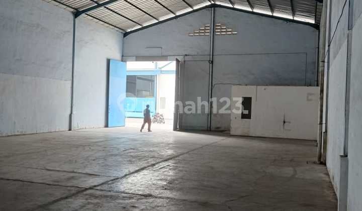 Gudang di Jurumudi Jln Husein Sastranegara, LT 378M²
