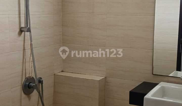 Rumah Bagus @ Greenlake City. Uk 8X20m.2 Lantai. Ada Ac Kitchen Set. Unit Rapi.. 95Jt/Th