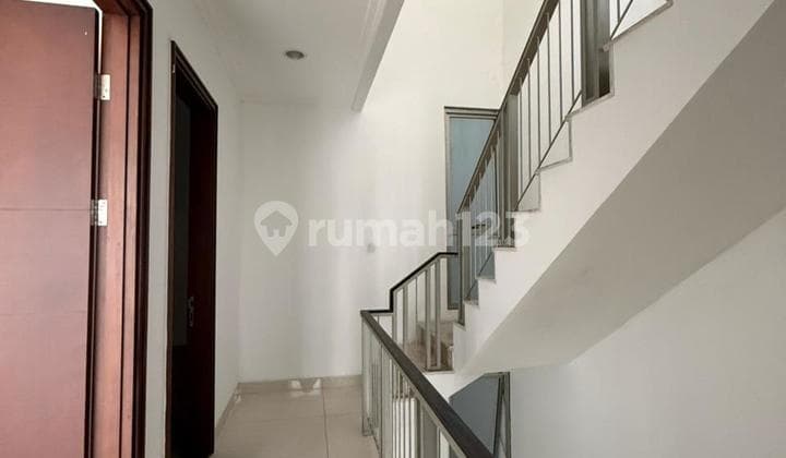 Golf Island House. Favorite Cluster. Size 6x12.5m. 3 Floors. 3.5M Negotiable.