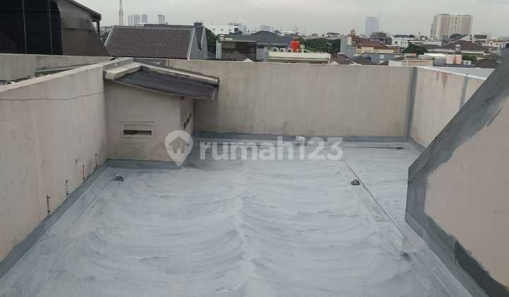 Ruko di Green Lake City, Petir, Cipondoh, Kota Tangerang, Banten.. Uk 4.5X15m. 3.5 Lantai..Hadap Boulevard.. 120Jt/Th