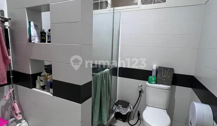 Rumah @ Walet Permai Pik. Uk 7X25m. 2 Lantai. SHM. Rumah Rapi Terawat Siap Huni..4.9M Nego Tipis