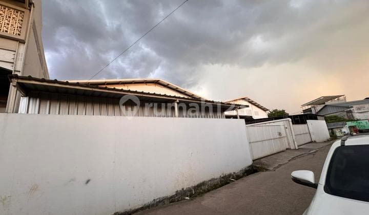 Gudang Di Komplek Kavling Dpr. Cipondoh. Luas Tanah 800m2. Ada Office. Unit Rapi
