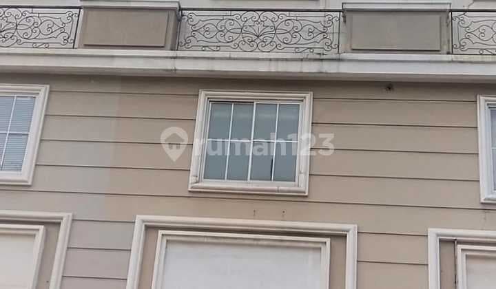 Shop House in Green Lake City, Jl. Green Lake City, Petir, Cipondoh, Tangerang City, Banten.. 3.5 Floors. Suitable for Offices.. 115 million/year