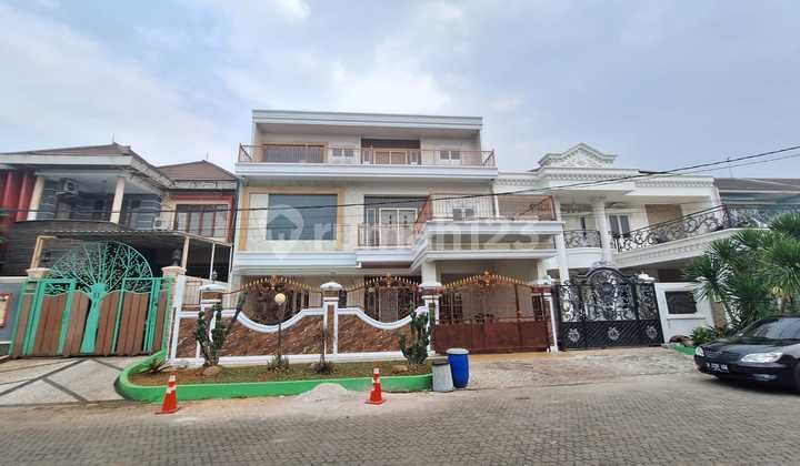 Rumah Mewah Di Perumahan Taman Royal 1, Cipondoh.. Luas Tanah 12x22m. 2 Lantai. Full Marmer.. 4.9m Nego