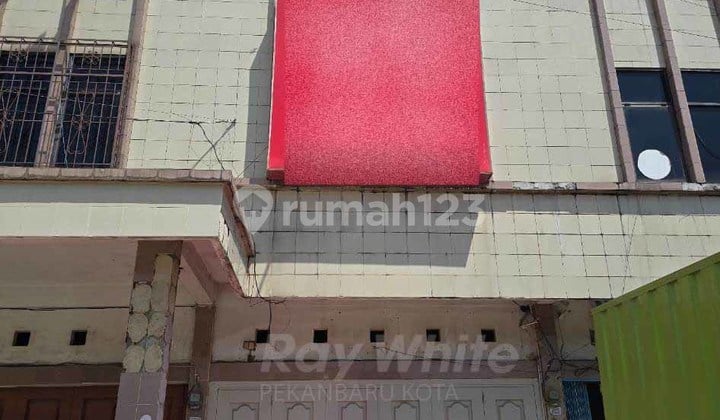 Disewakan ruko 3 tingkat siap huni di Jl. Soekarno Hatta