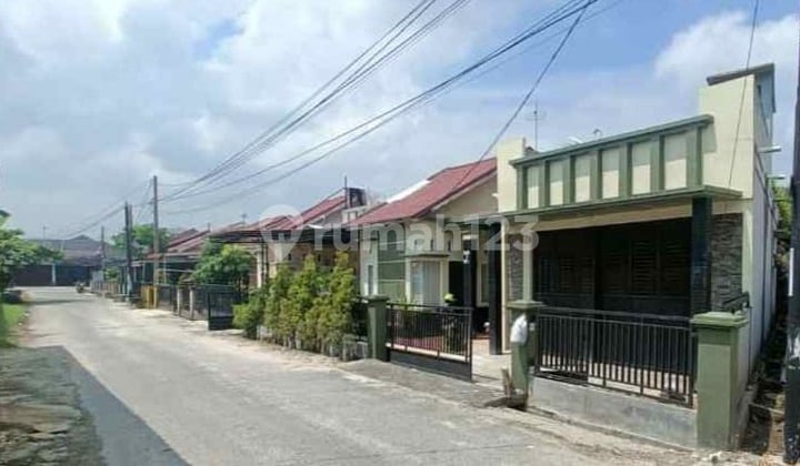 For Sale Ready-to-Occupy House Near Soekarno Hatta Road.